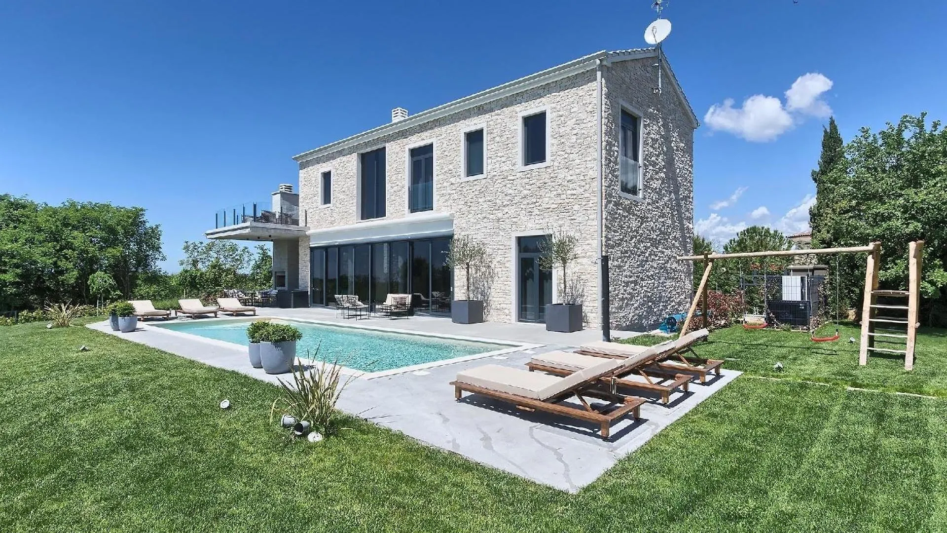 Ferienhaus Mit Privatpool Fuer 8 Personen Ca 400 Qm In Radetici, Istrien Binnenland Von Istrien Croatia